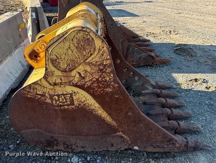 image for item EC4055 Caterpillar 320E B Linkage excavator bucket