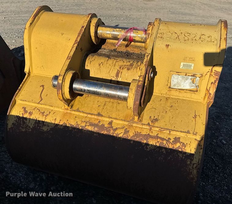 image for item EC4055 Caterpillar 320E B Linkage excavator bucket