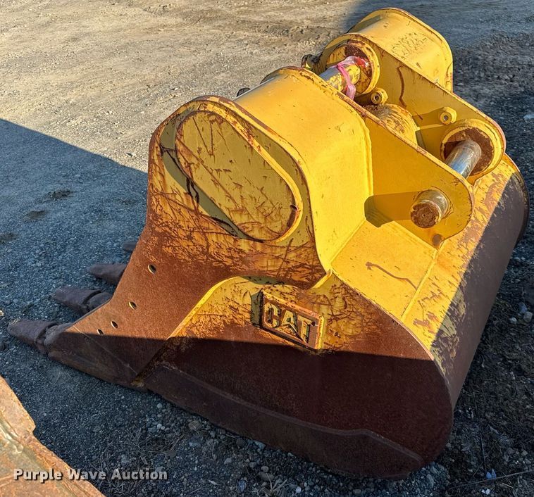 image for item EC4055 Caterpillar 320E B Linkage excavator bucket