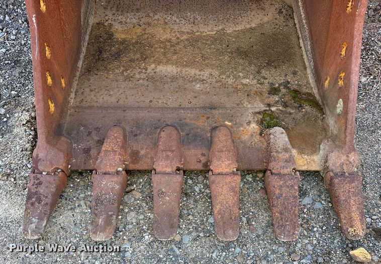 image for item EC4055 Caterpillar 320E B Linkage excavator bucket