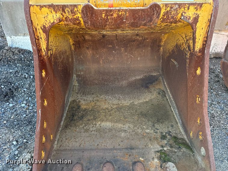 image for item EC4055 Caterpillar 320E B Linkage excavator bucket