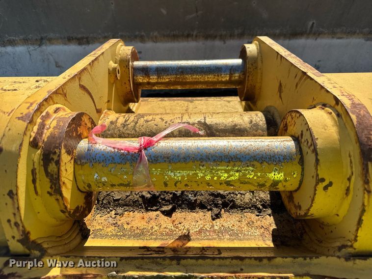 image for item EC4055 Caterpillar 320E B Linkage excavator bucket