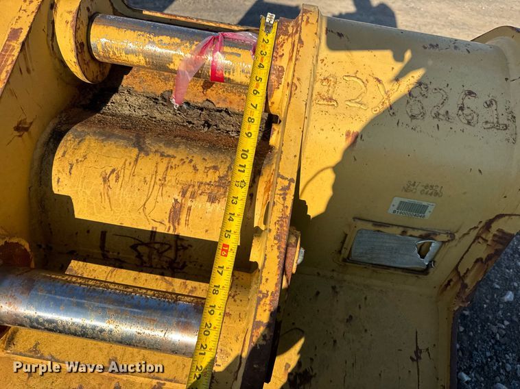 image for item EC4055 Caterpillar 320E B Linkage excavator bucket