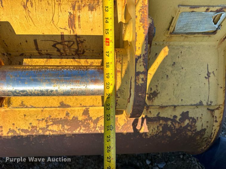 image for item EC4055 Caterpillar 320E B Linkage excavator bucket