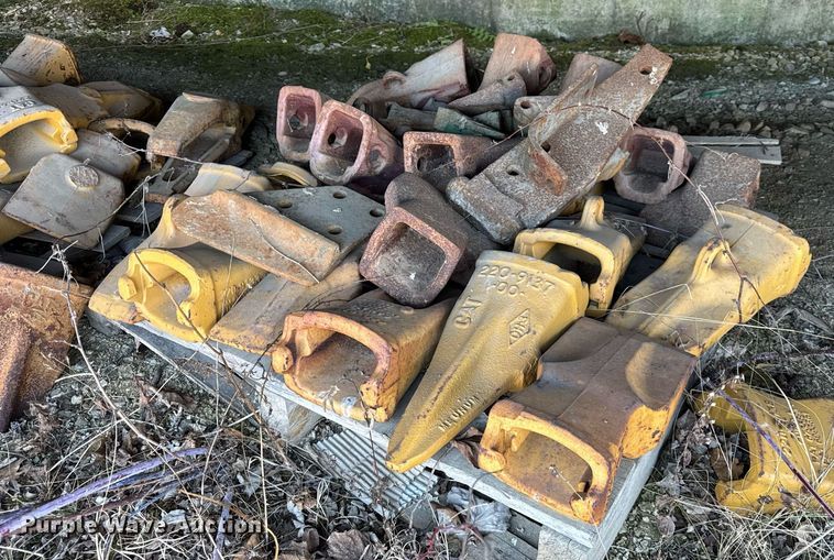image for item EC4090 (2) pallets of Caterpillar bucket teeth