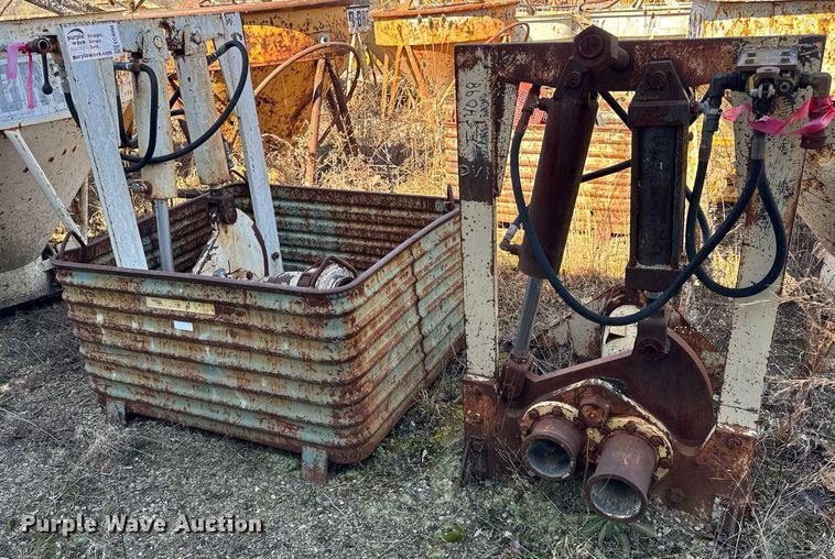 image for item EC4098 (2) Construction Forms Inc V50HYD concrete pump switches