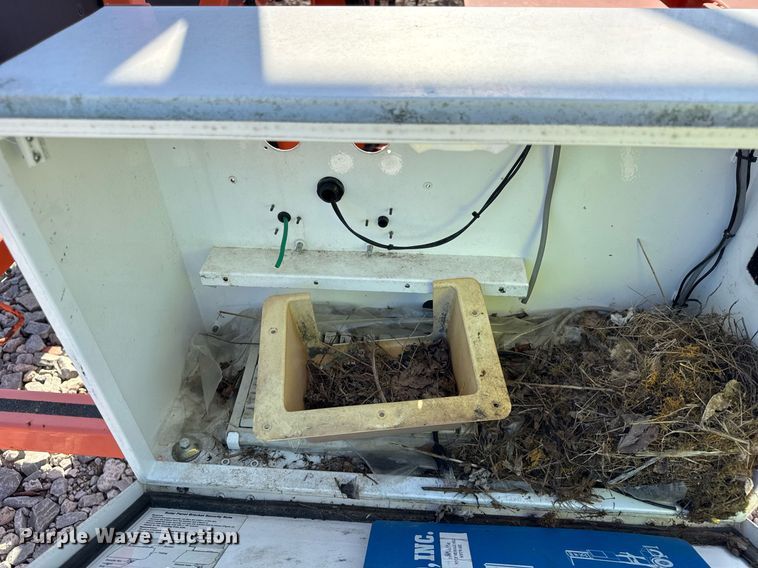 image for item EC4104 2014 Wanco WTLMB message board trailer