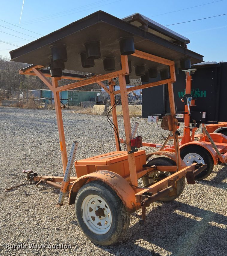 image for item EC4105 2007 Ver-Mac arrow board trailer