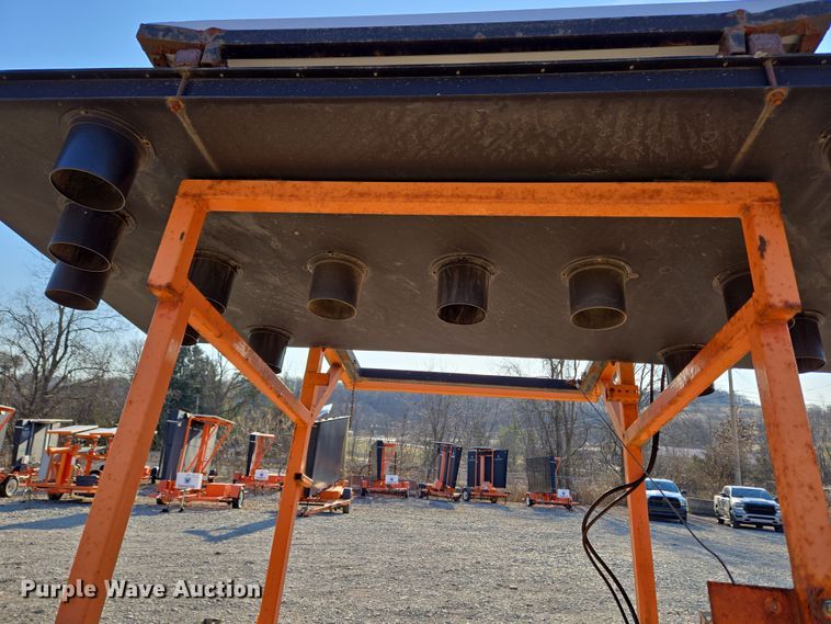 image for item EC4105 2007 Ver-Mac arrow board trailer