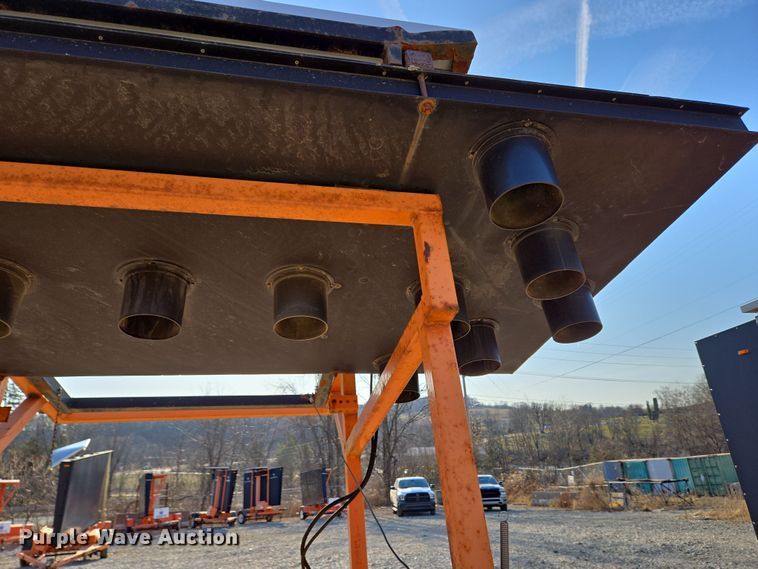 image for item EC4105 2007 Ver-Mac arrow board trailer