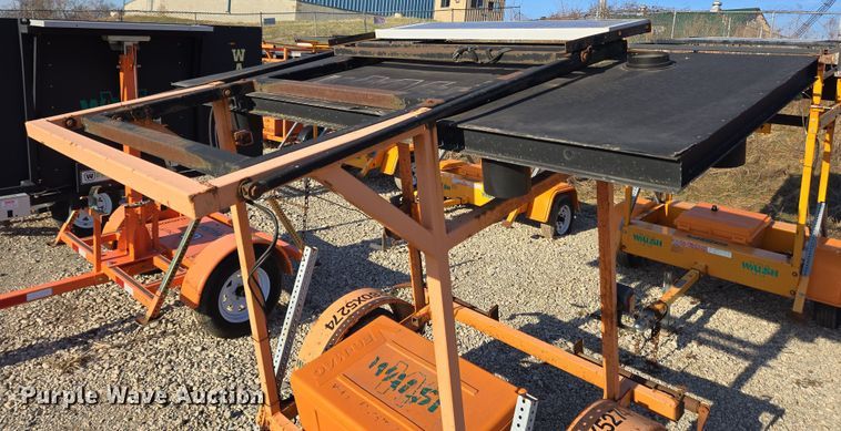 image for item EC4105 2007 Ver-Mac arrow board trailer