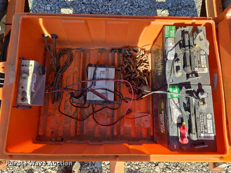 image for item EC4105 2007 Ver-Mac arrow board trailer