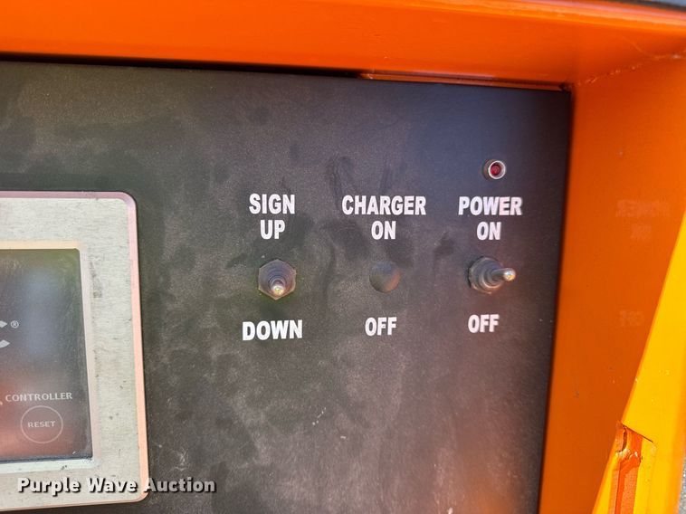 image for item EC4113 2012 Ver-Mac PCMS 1500 message board trailer