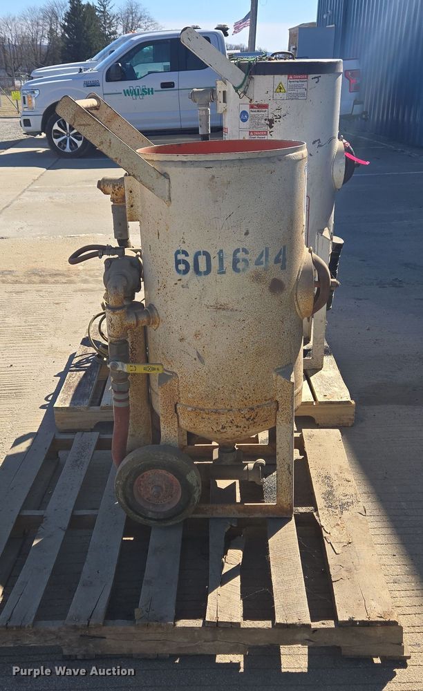 image for item EC4126 (2) sand blaster