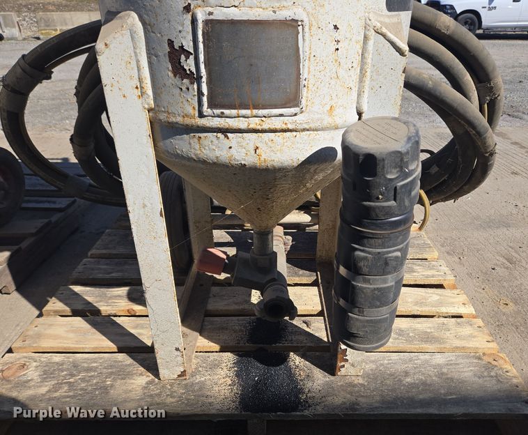 image for item EC4126 (2) sand blaster