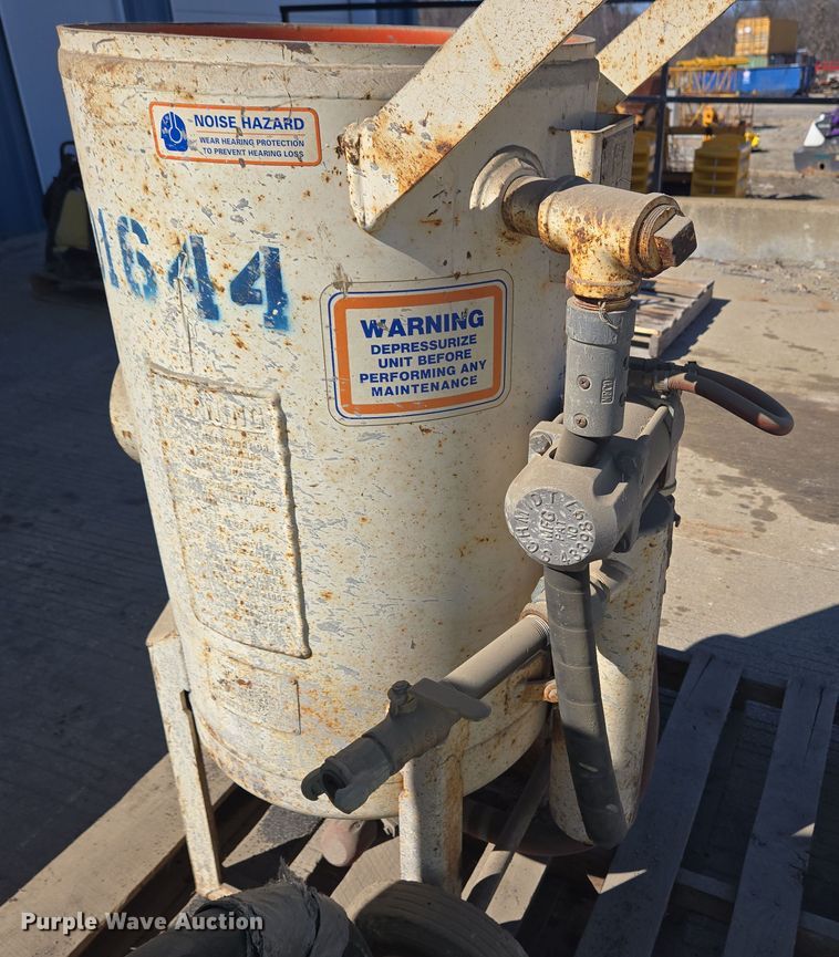 image for item EC4126 (2) sand blaster