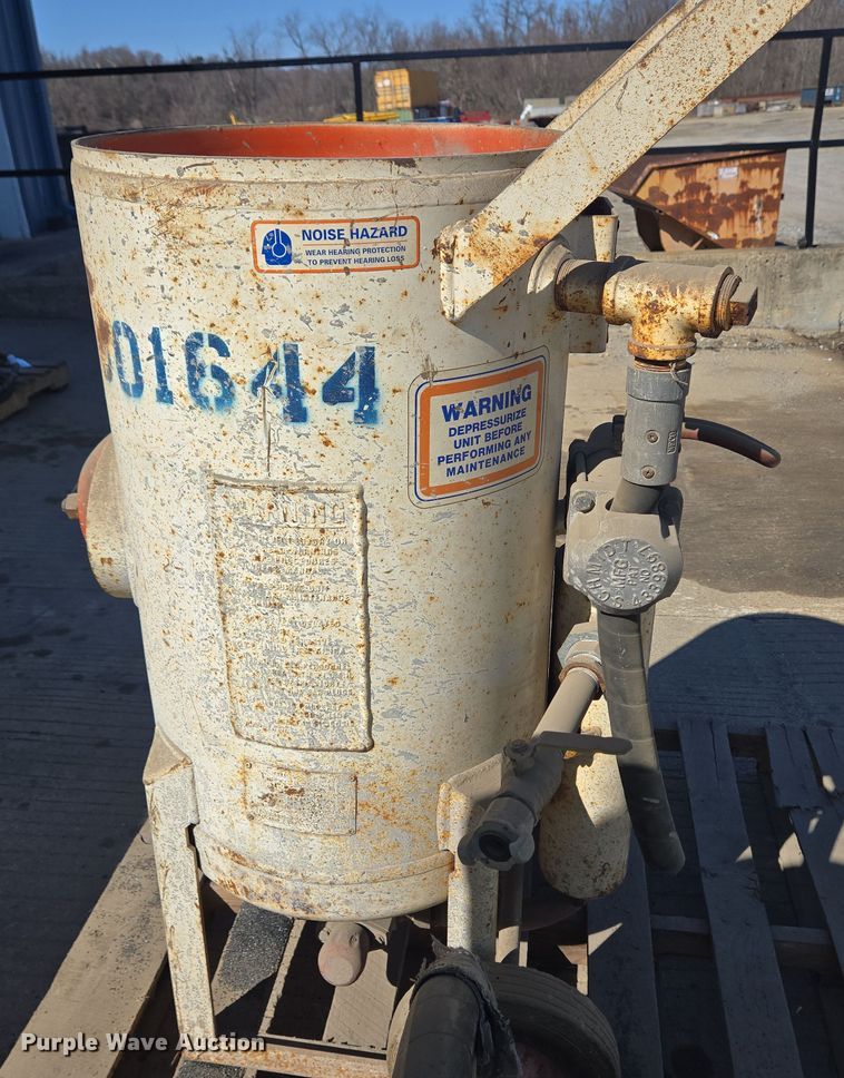 image for item EC4126 (2) sand blaster