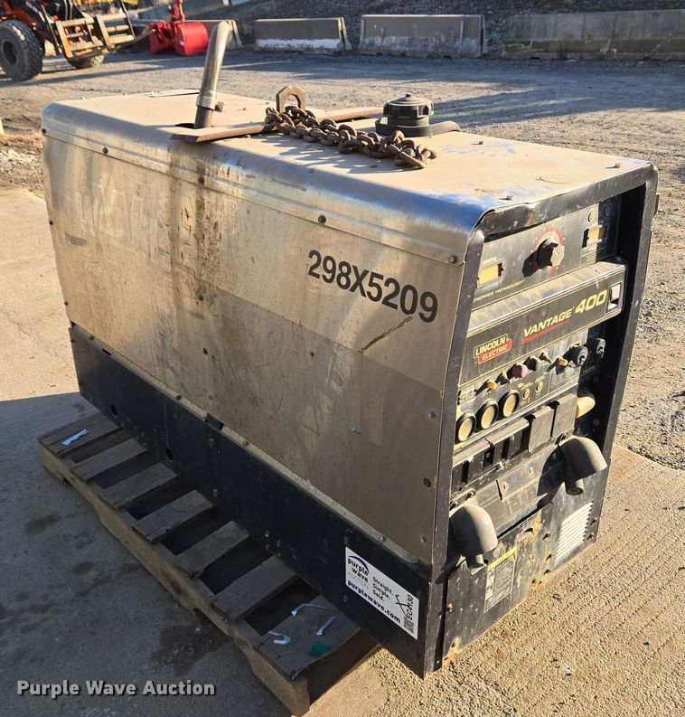 image for item EC4130 Lincoln Electric Vantage 400 welder/generator