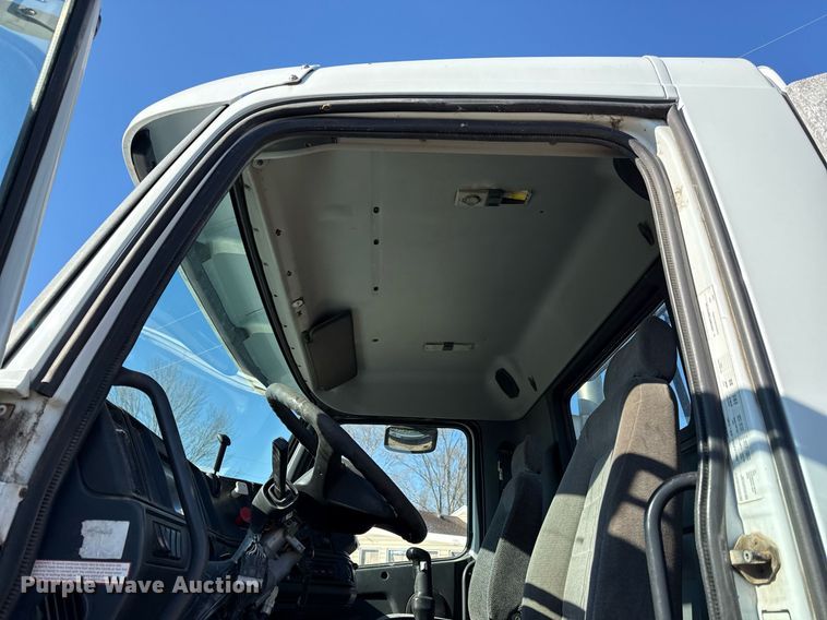 image for item ED4101 1998 Volvo VN semi truck