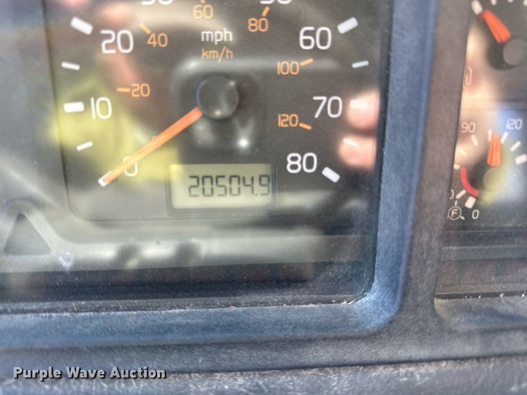 image for item ED4101 1998 Volvo VN semi truck