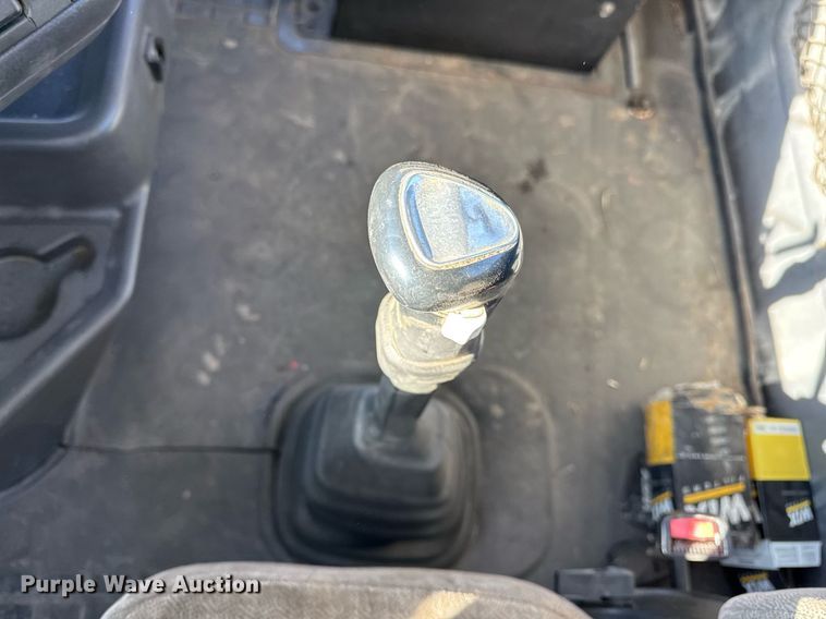 image for item ED4101 1998 Volvo VN semi truck