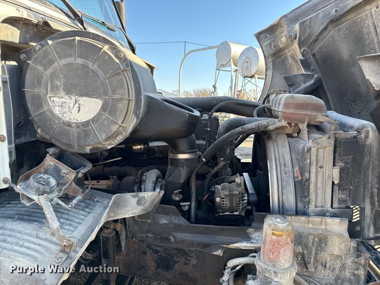 image for item ED4101 1998 Volvo VN semi truck