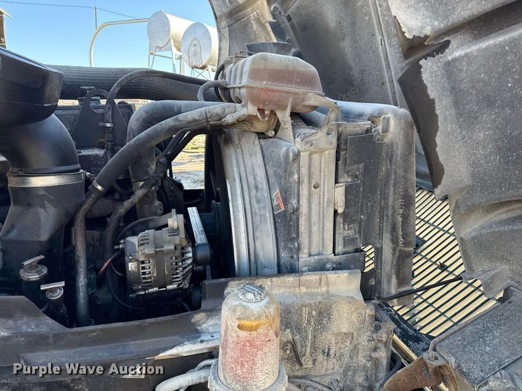 image for item ED4101 1998 Volvo VN semi truck