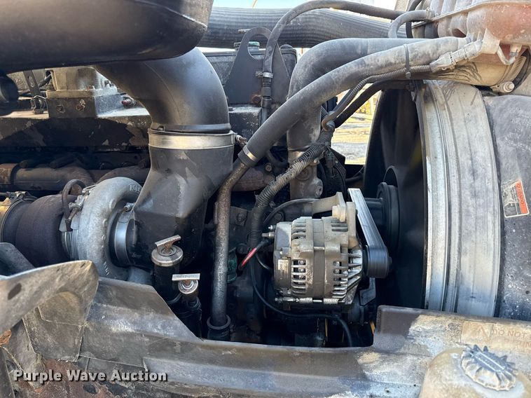 image for item ED4101 1998 Volvo VN semi truck