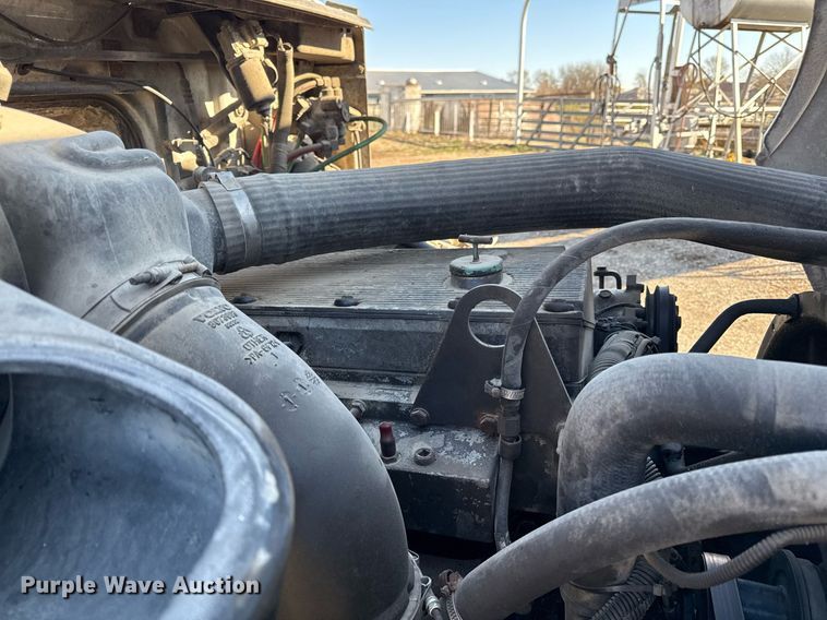 image for item ED4101 1998 Volvo VN semi truck