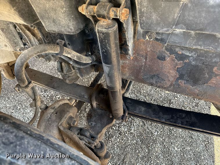 image for item ED4101 1998 Volvo VN semi truck