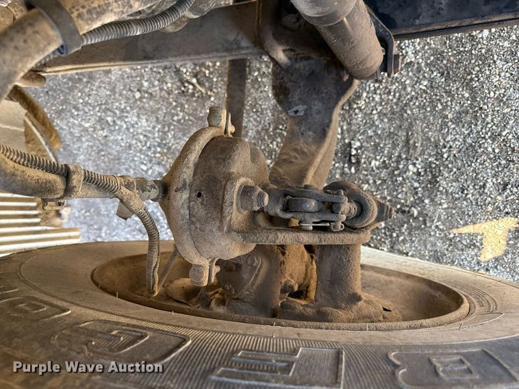 image for item ED4101 1998 Volvo VN semi truck