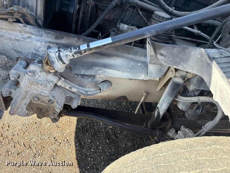 image for item ED4101 1998 Volvo VN semi truck