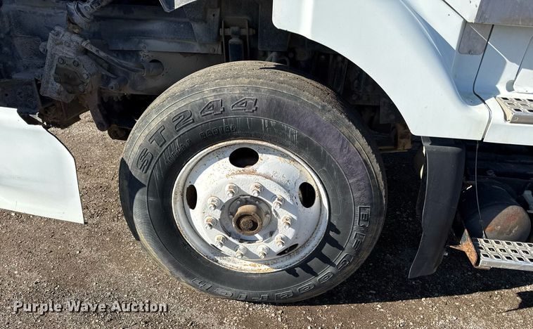 image for item ED4101 1998 Volvo VN semi truck