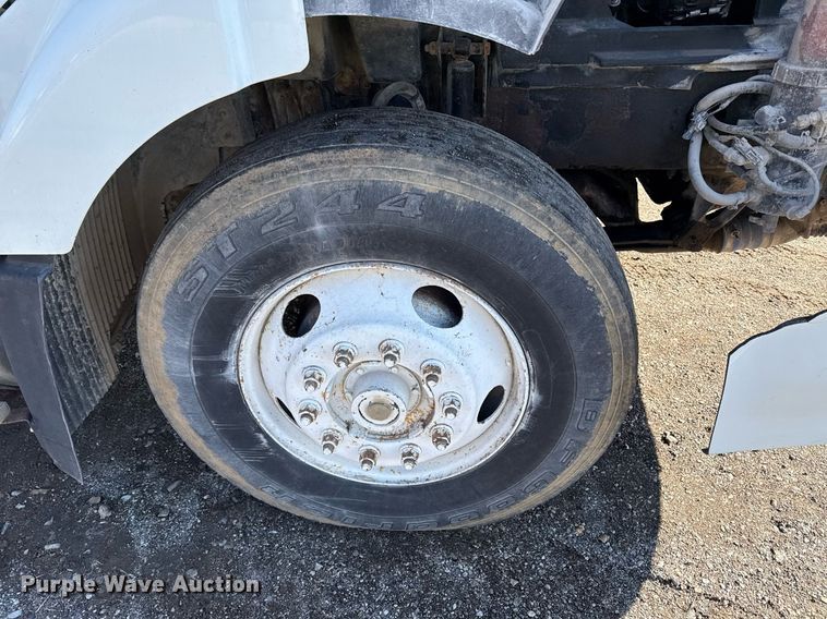 image for item ED4101 1998 Volvo VN semi truck