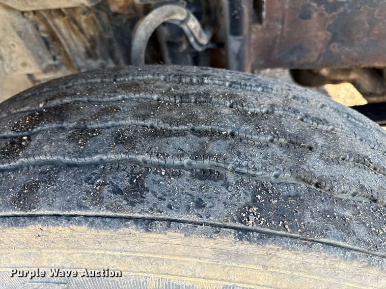 image for item ED4101 1998 Volvo VN semi truck