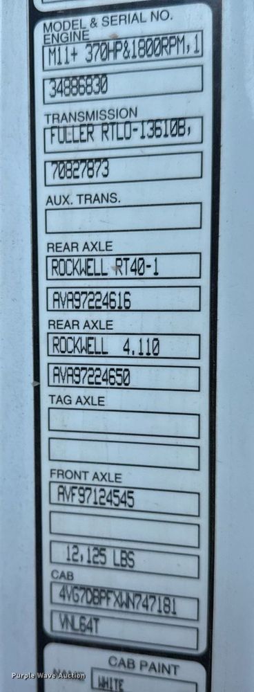 image for item ED4101 1998 Volvo VN semi truck