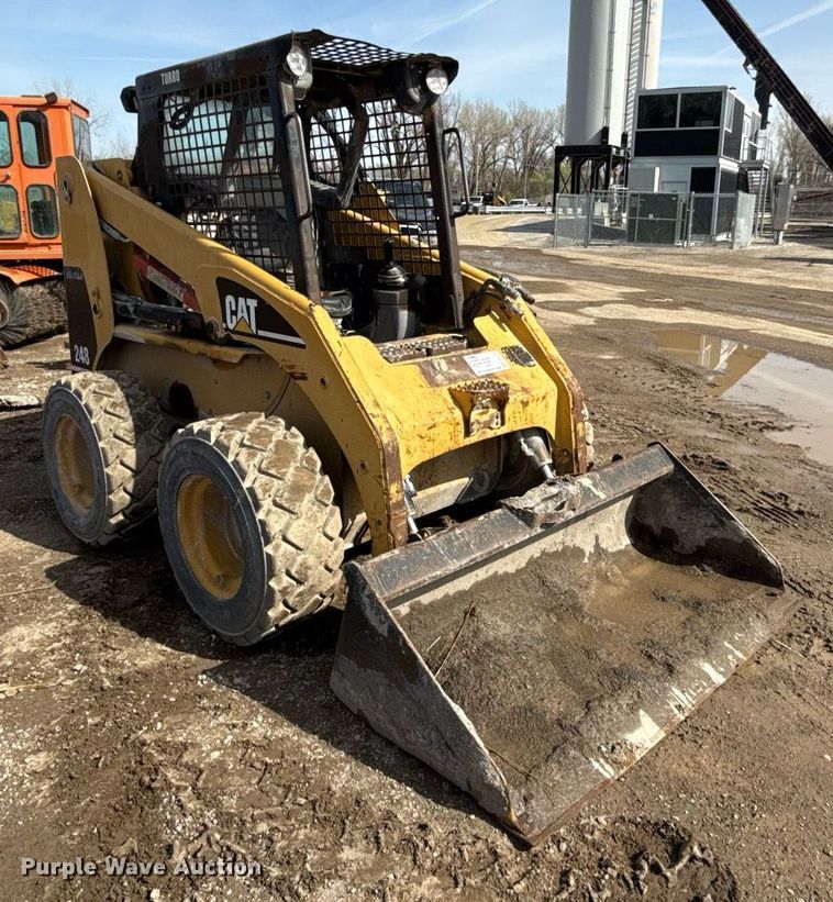 image for item ED4175 2002 Caterpillar 248 skid steer loader