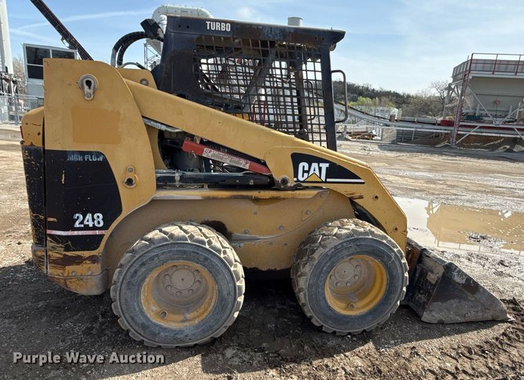 image for item ED4175 2002 Caterpillar 248 skid steer loader