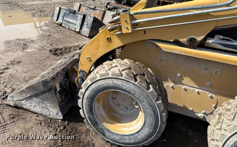 image for item ED4175 2002 Caterpillar 248 skid steer loader