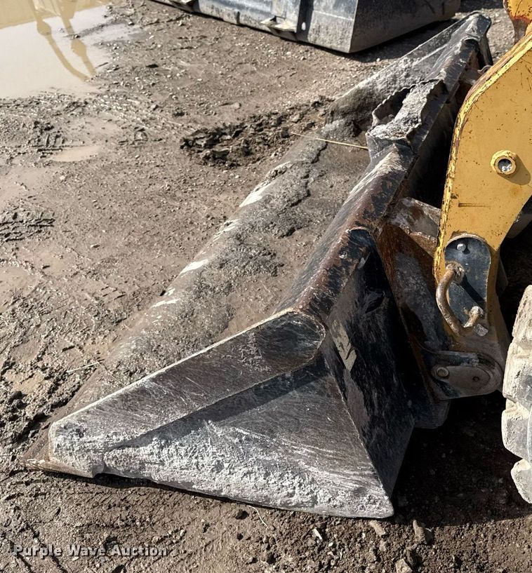 image for item ED4175 2002 Caterpillar 248 skid steer loader