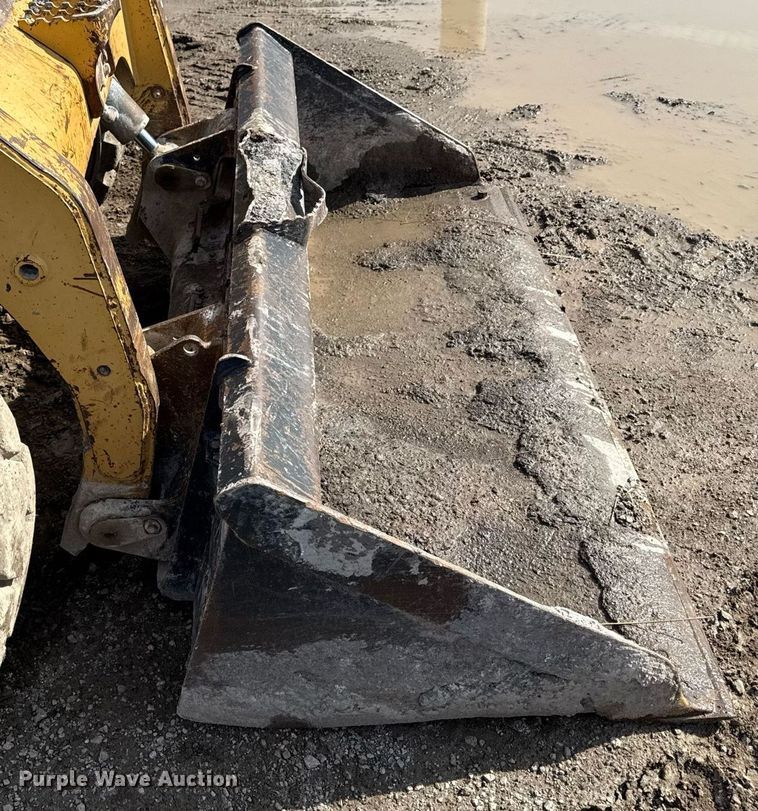 image for item ED4175 2002 Caterpillar 248 skid steer loader