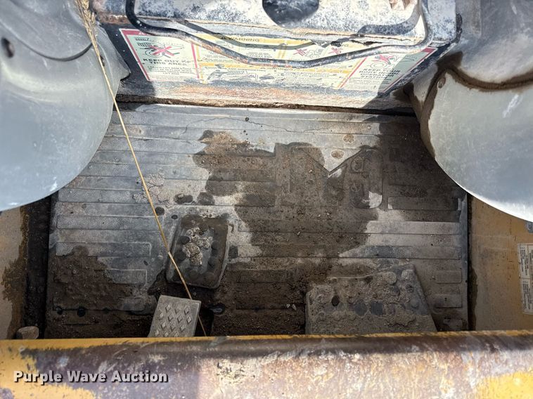 image for item ED4175 2002 Caterpillar 248 skid steer loader