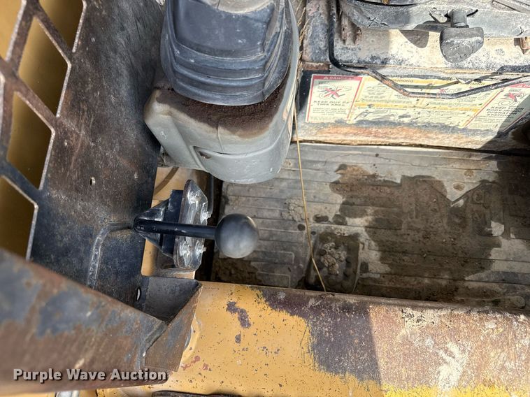 image for item ED4175 2002 Caterpillar 248 skid steer loader