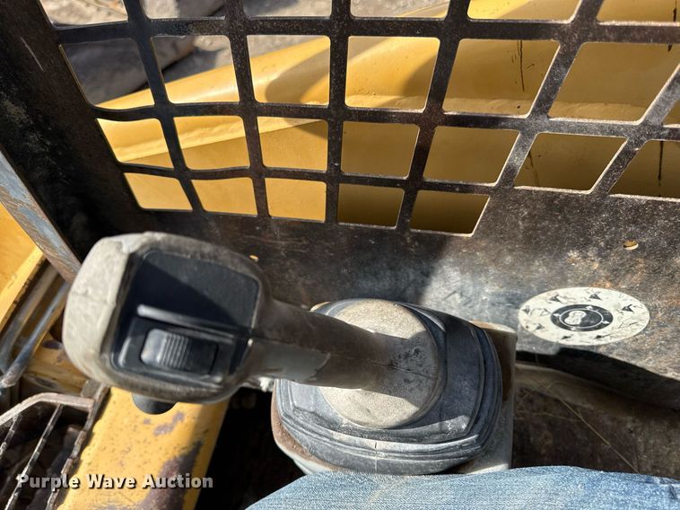 image for item ED4175 2002 Caterpillar 248 skid steer loader