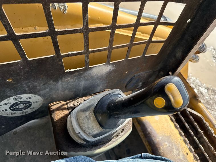 image for item ED4175 2002 Caterpillar 248 skid steer loader