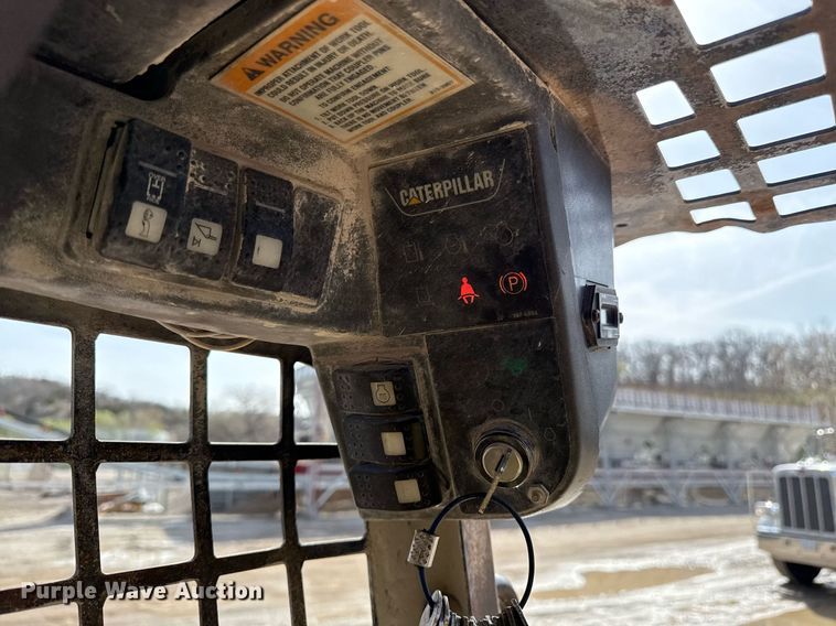 image for item ED4175 2002 Caterpillar 248 skid steer loader