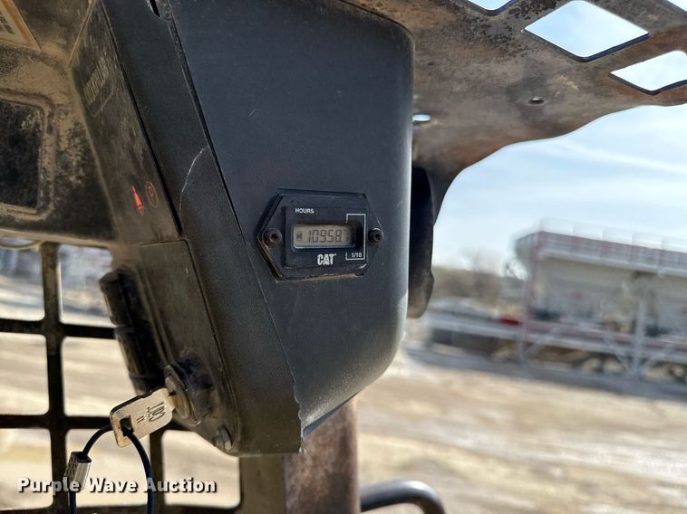 image for item ED4175 2002 Caterpillar 248 skid steer loader