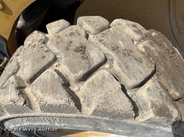 image for item ED4175 2002 Caterpillar 248 skid steer loader