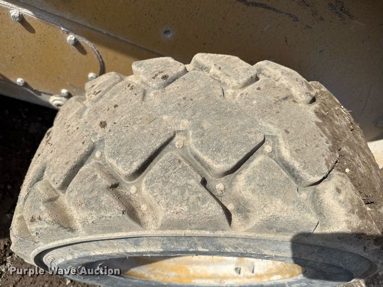 image for item ED4175 2002 Caterpillar 248 skid steer loader