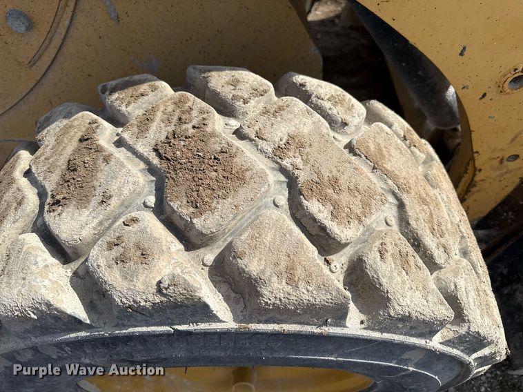 image for item ED4175 2002 Caterpillar 248 skid steer loader